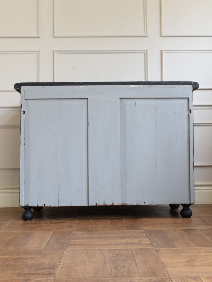 後ろ姿も見て下さい。