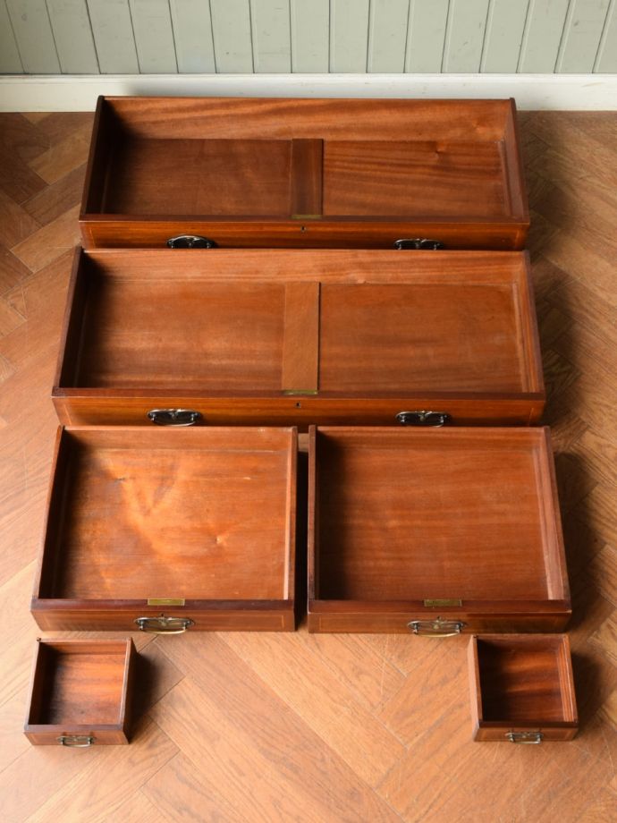 ドレッサーの引き出しの中