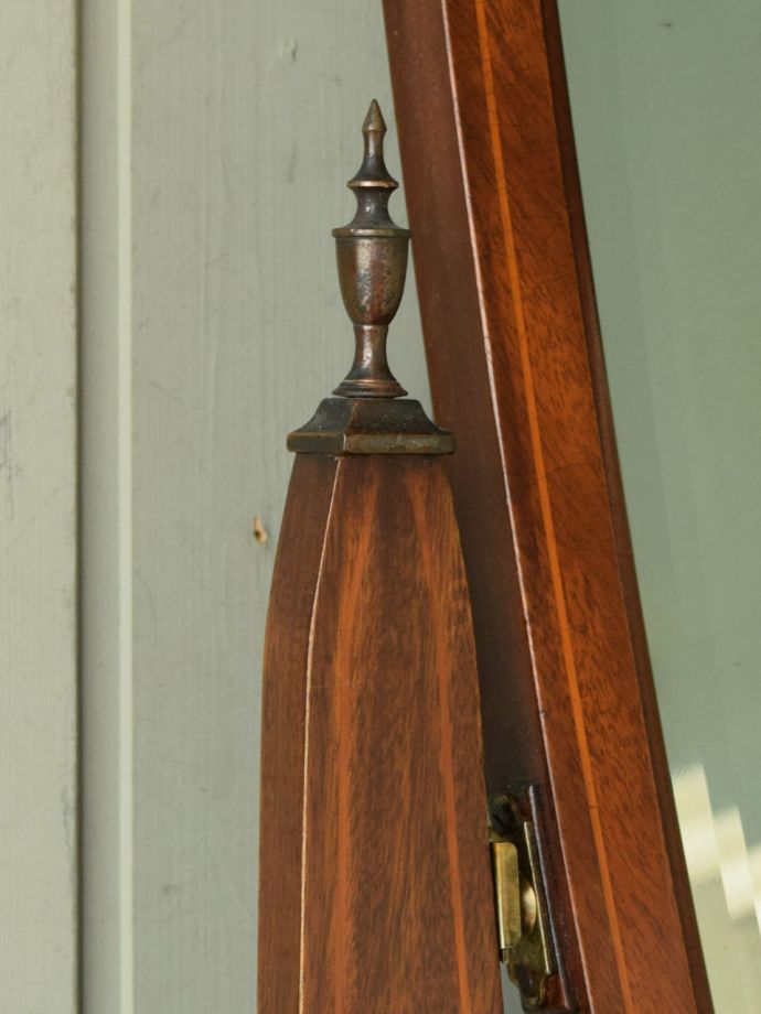 アンティーク家具らしい装飾