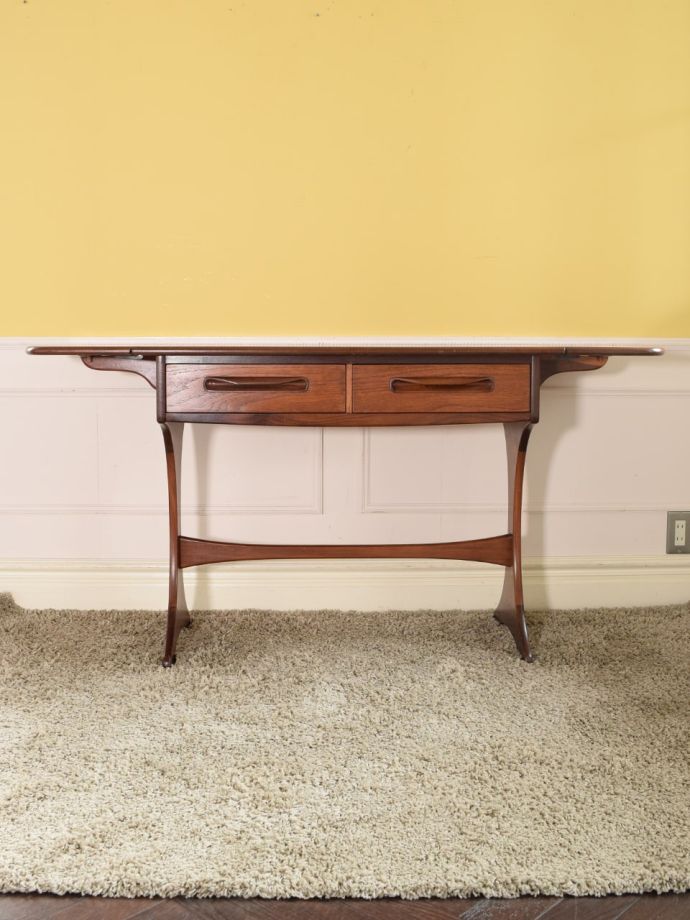 G-PLANのデスクの側面