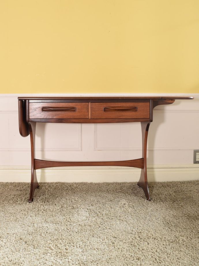 ヴィンテージ家具のデスク
