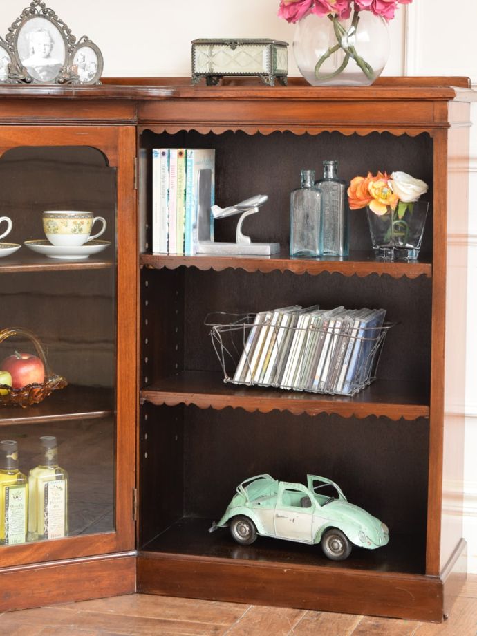 アンティーク家具らしい美しい木目