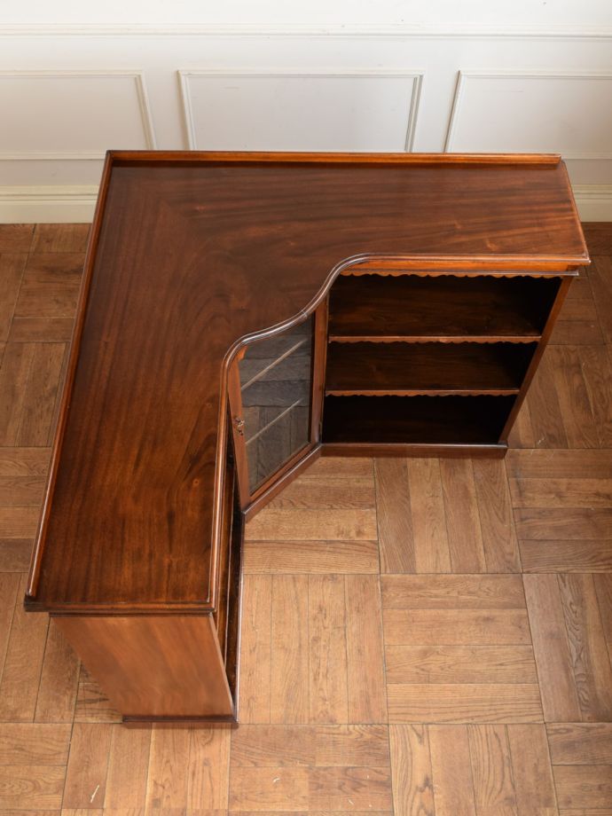 アンティーク本棚の天板