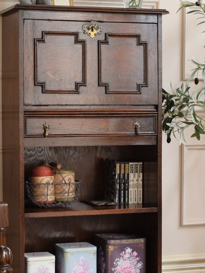 アンティーク家具らしさが漂うビューロー
