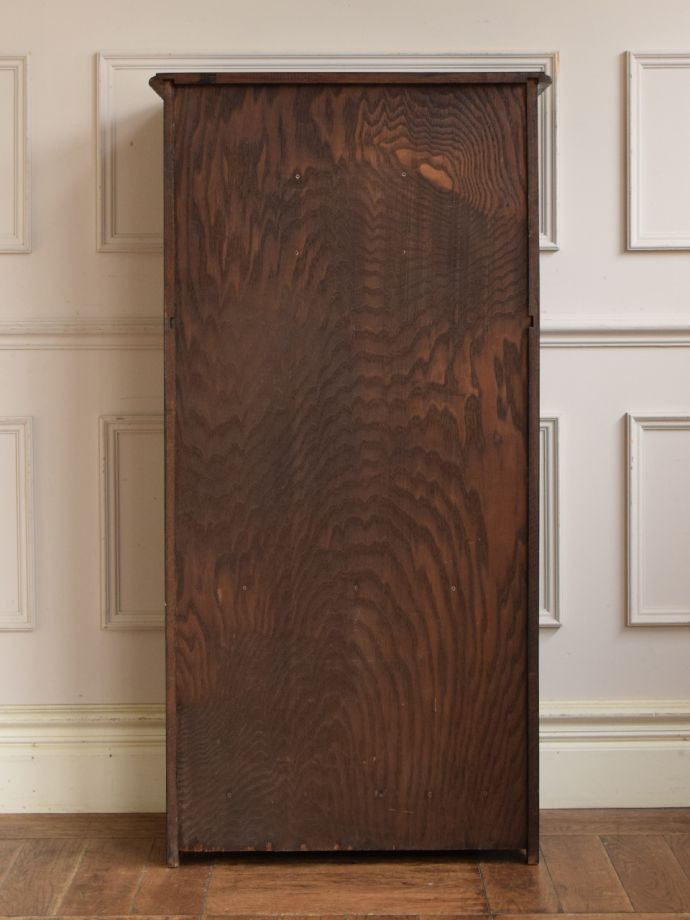 ビューローの後ろ姿