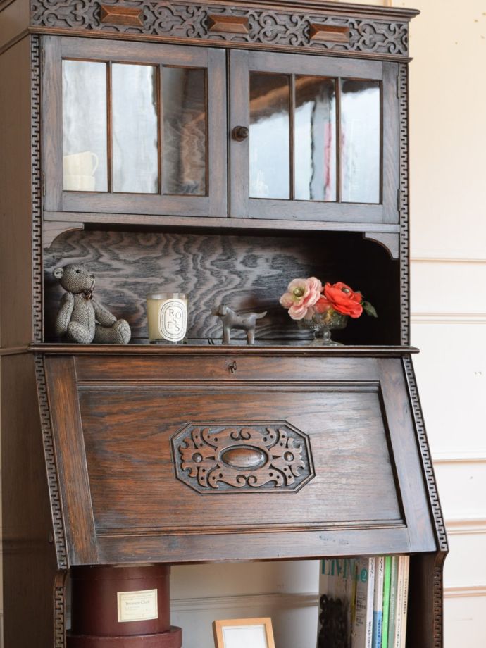 アンティーク家具らしさが漂うビューロー