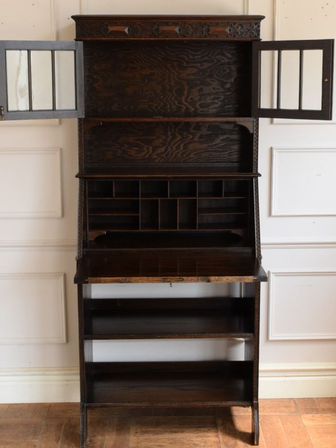 アンティークビューローの扉の中