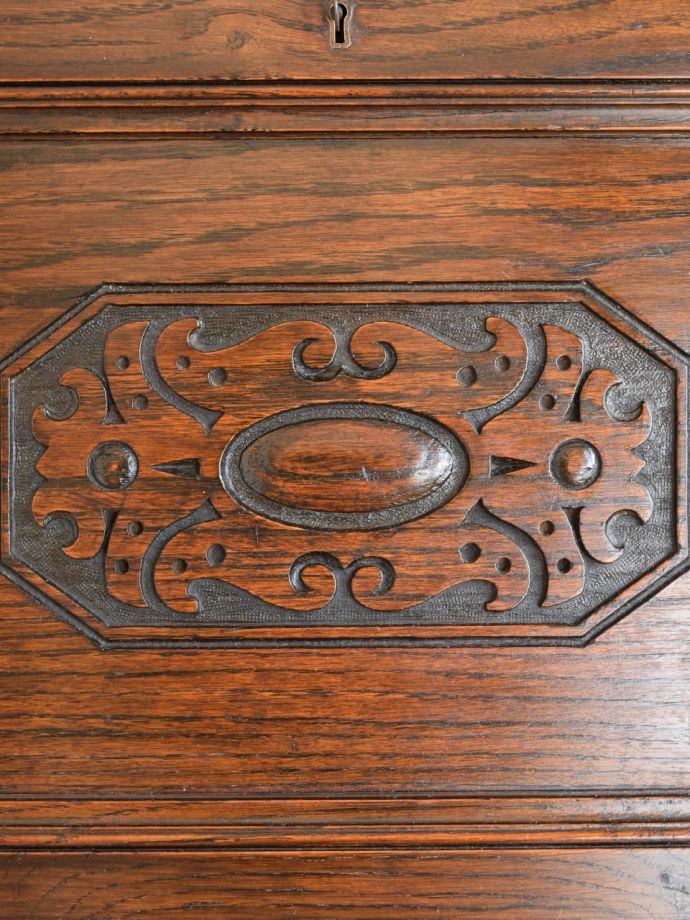 アンティーク家具の装飾