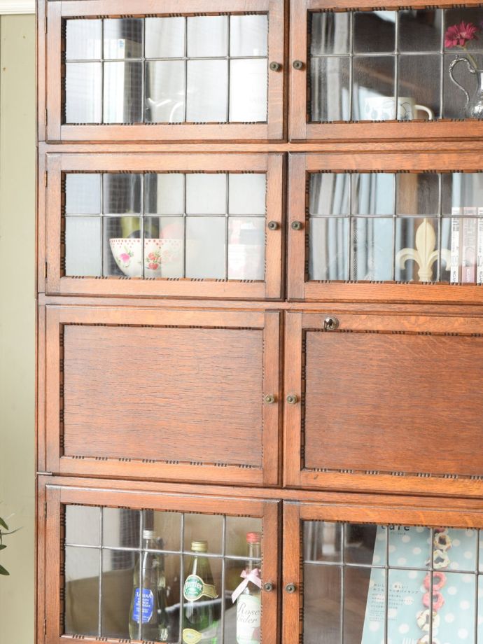 アンティーク家具らしさが漂う本棚