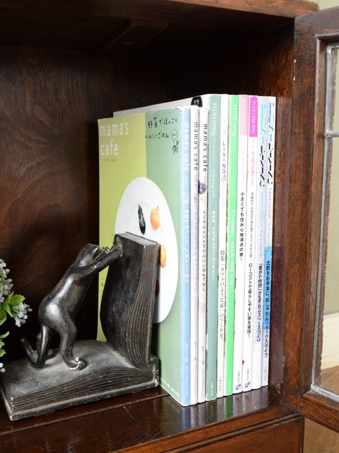 キャビネットの扉の中