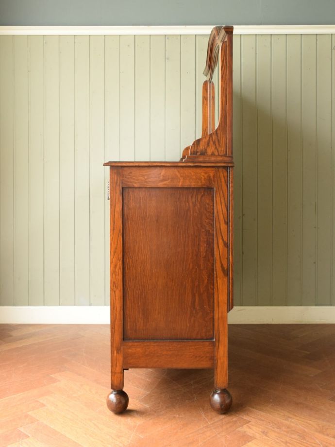 サイドボードの側面