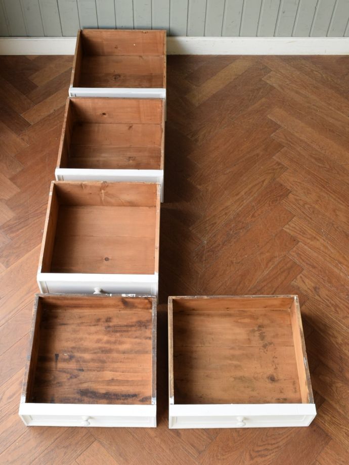 アンティークキャビネットの引き出し