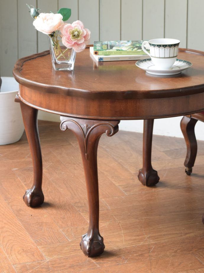 英国のアンティーク家具らしいデザイン