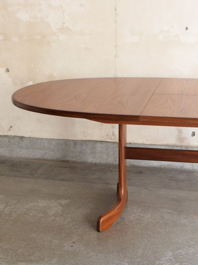 G-PLANのダイニングテーブル