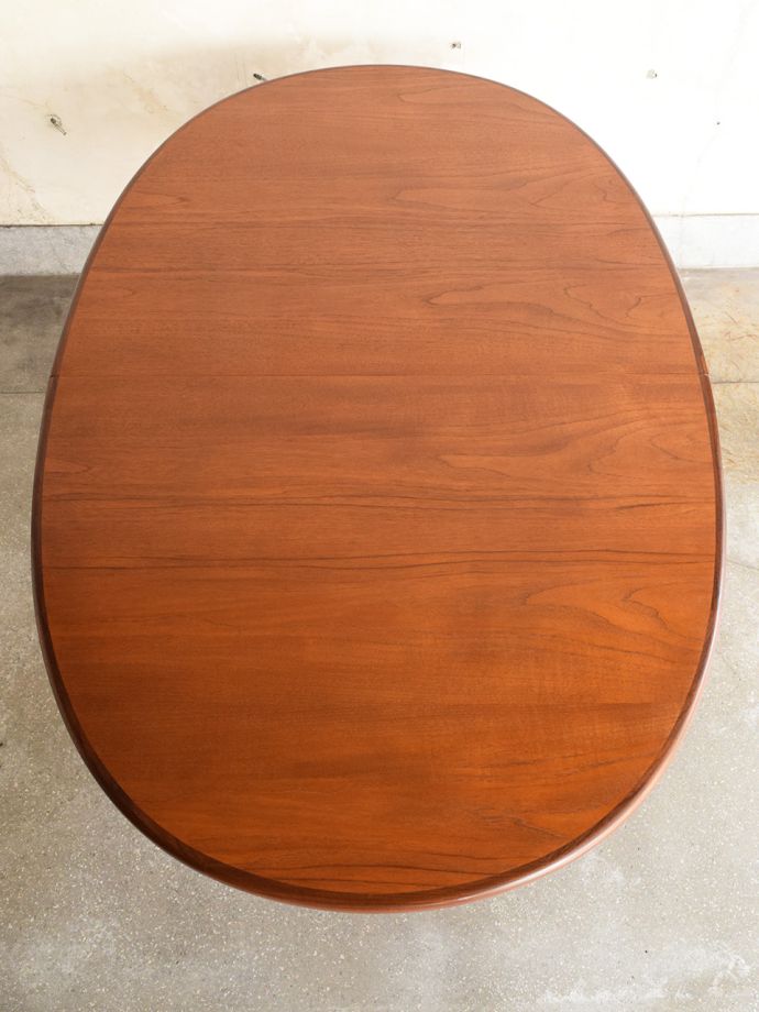 G-PLANのダイニングテーブルの天板