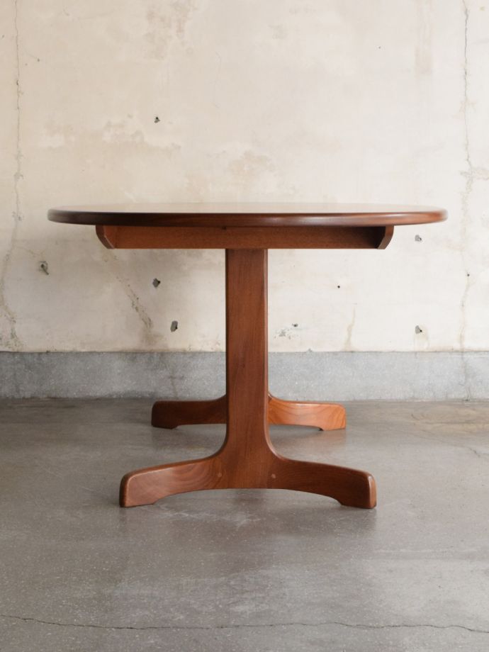 G-PLANのテーブルの側面