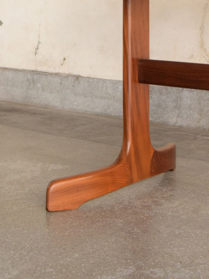 G-PLANのテーブルの足