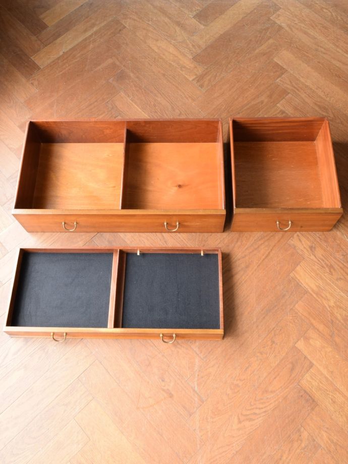 サイドボードの引き出し