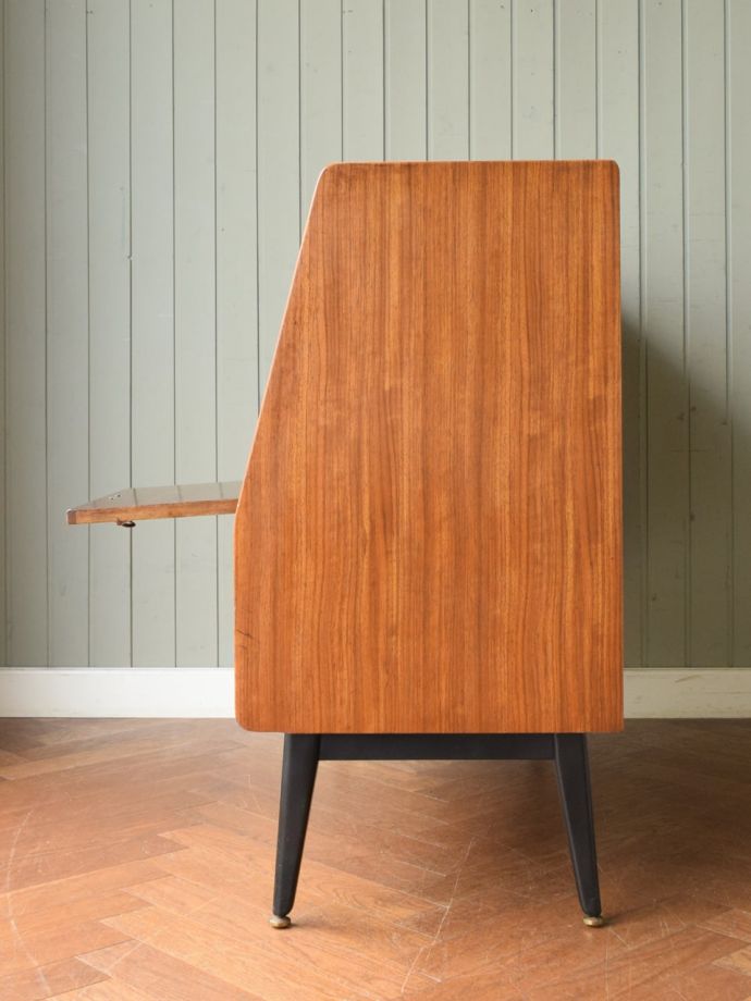 G-planのサイドボードの側面