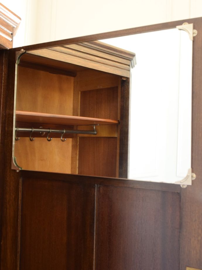 ワードローブの鏡