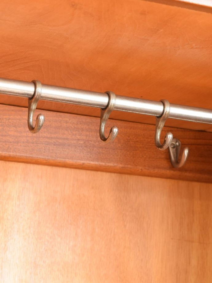 洋服タンスのポールとフック