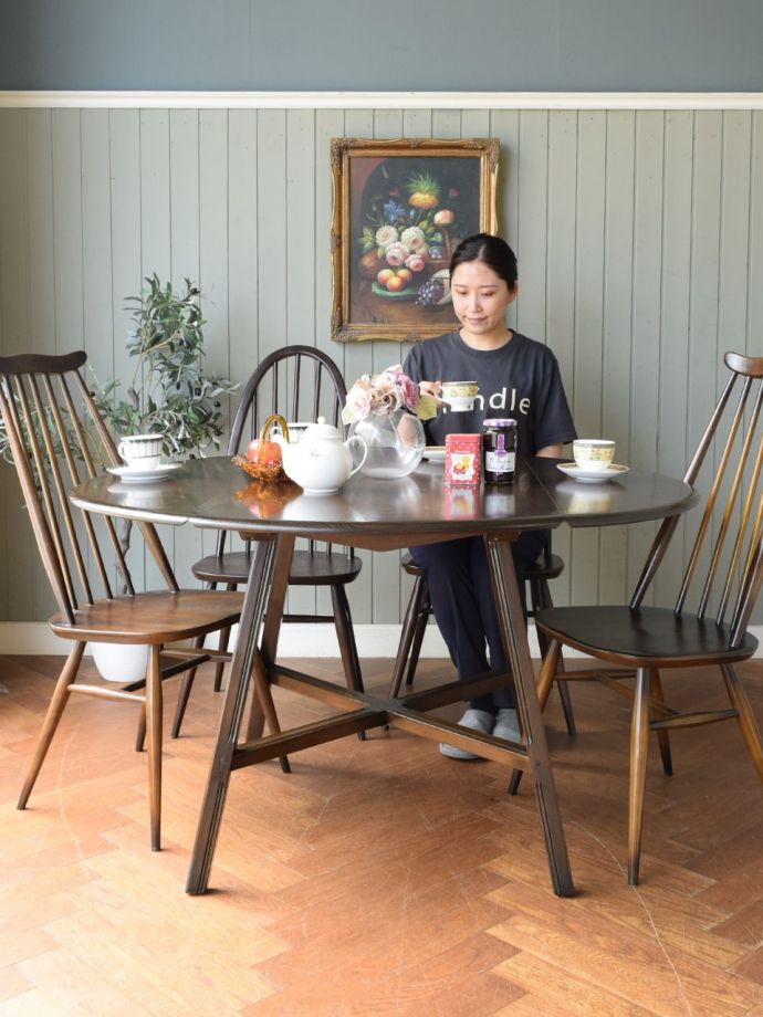 アーコールの伸長式テーブル