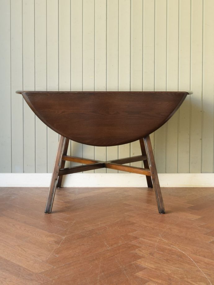 折り畳み式テーブルの側面