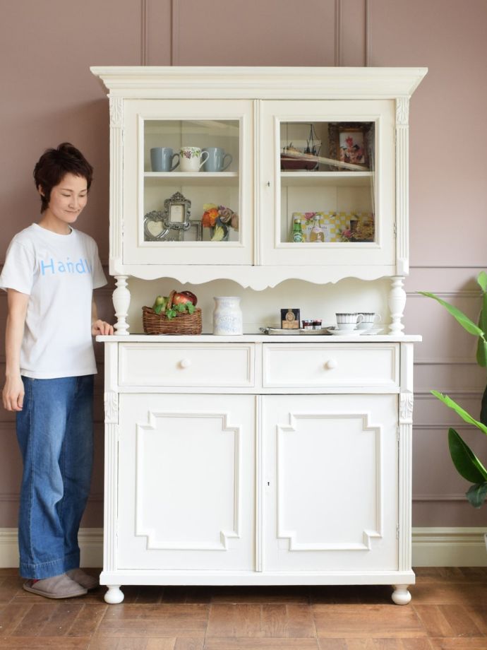 フランスのおしゃれなアンティークのキャビネット