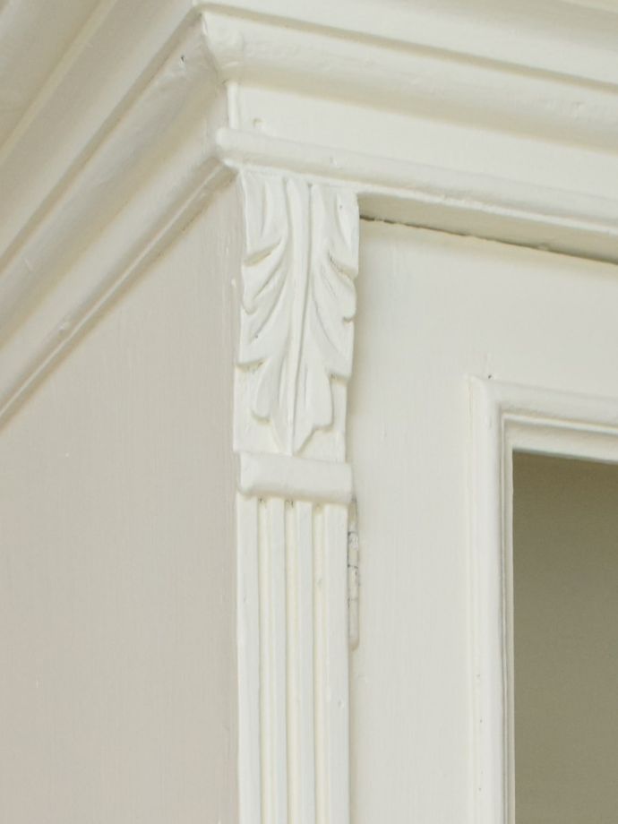 アンティーク家具らしい装飾