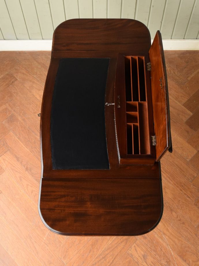 書斎机の美しい天板