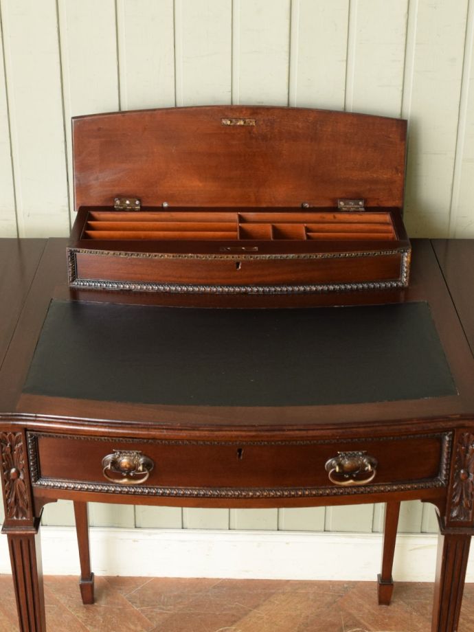 アンティークデスクの収納の中