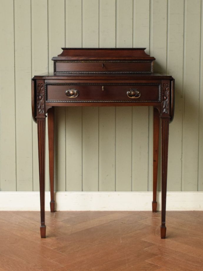 畳んだ時の伸長式デスク