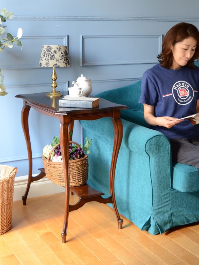 アンティークのオケージョナルテーブル