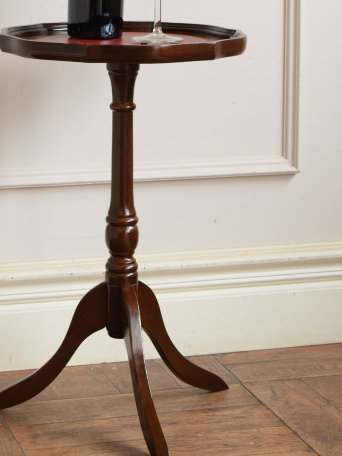 英国スタイルのアンティークテーブル