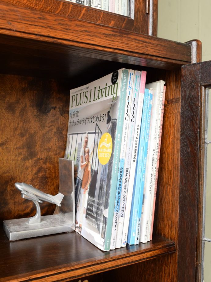 キャビネットの扉の中