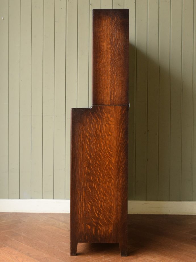 キャビネットの側面