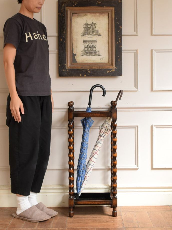 英国アンティークのおしゃれな傘立て、ターニングレッグのステッキ