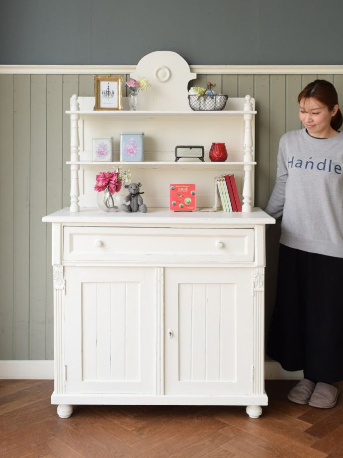 フランスのおしゃれなアンティークのドレッサー