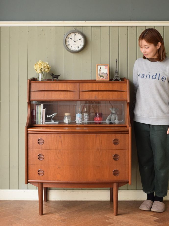北欧スタイルのおしゃれなビューロー