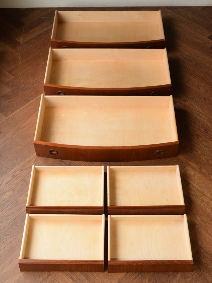 ビューローの引き出しの中