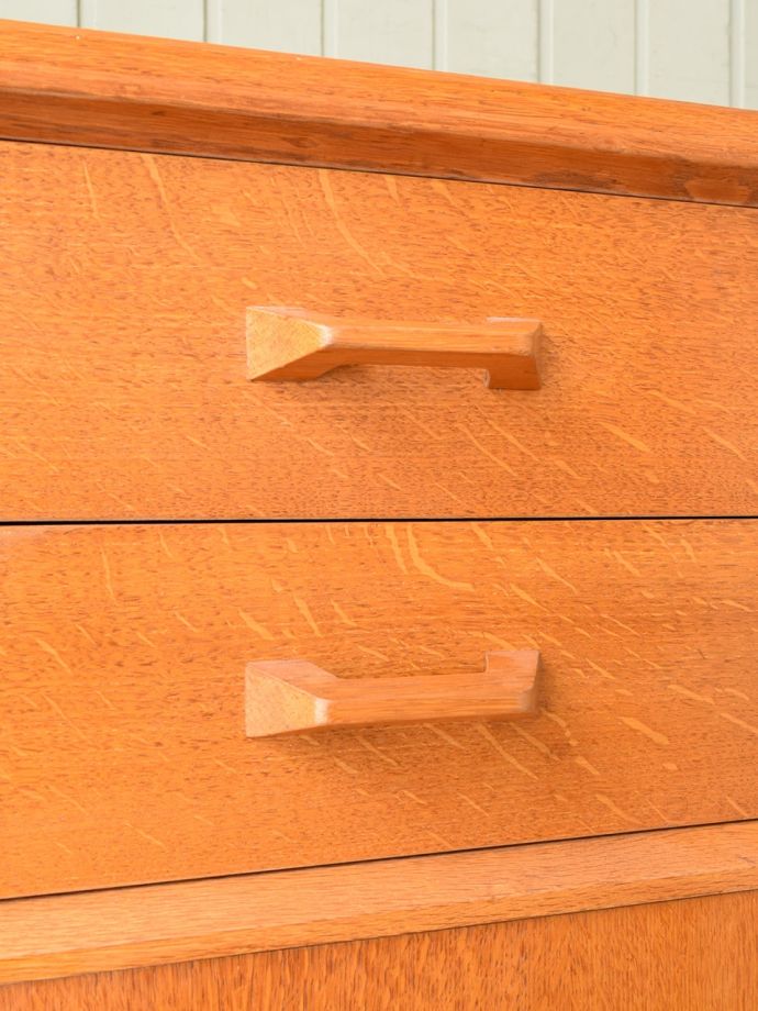 ビンテージ家具の木目