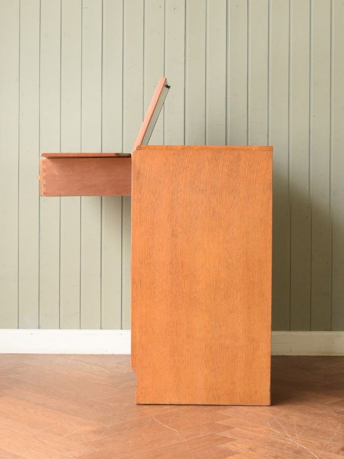 G-planのサイドボードの側面