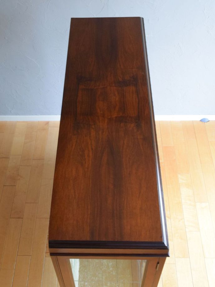 アンティークキャビネットの天板