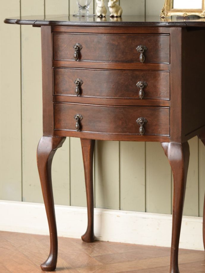 アンティークチェストの美しい木目