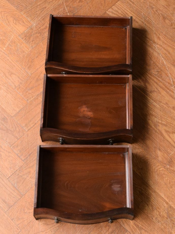 チェストの引き出しの中