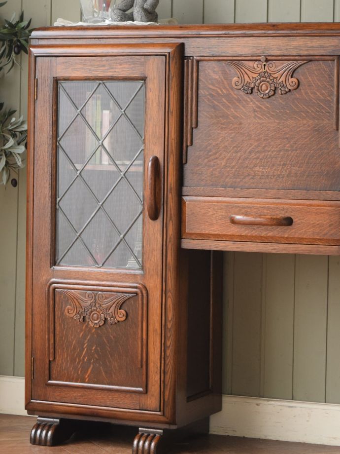 アンティーク家具らしさが漂うサイドバイサイド