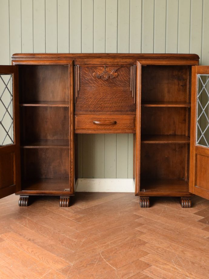 サイドバイサイドの扉の中