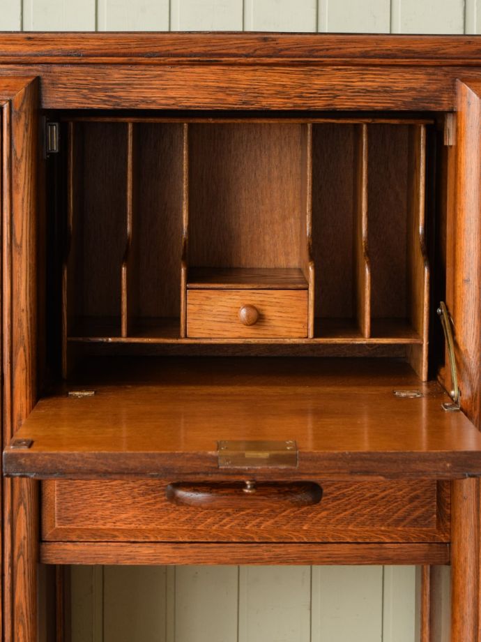 アンティークビューローの扉の中