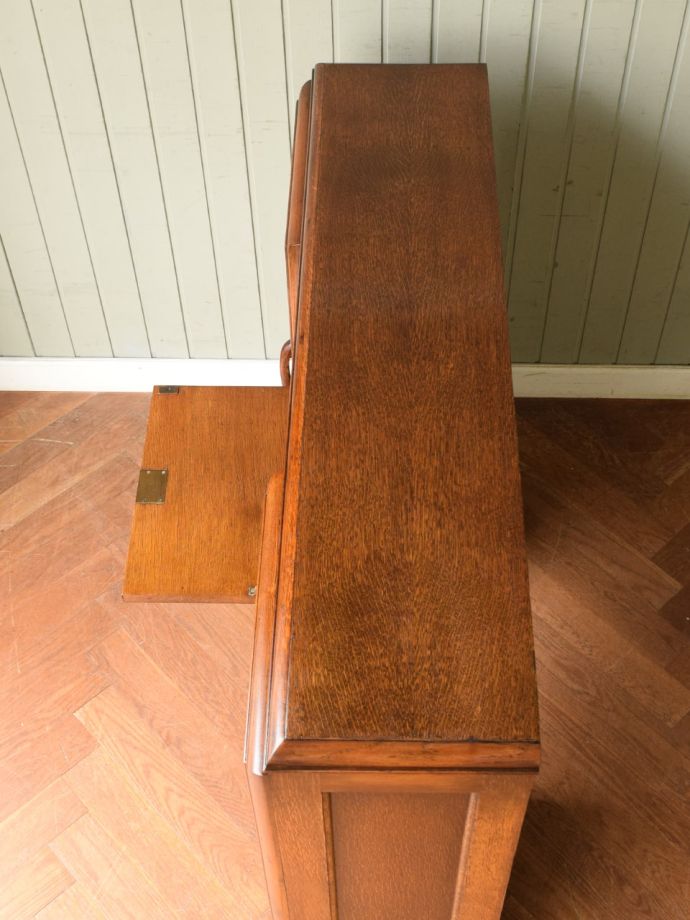 キャビネットの天板