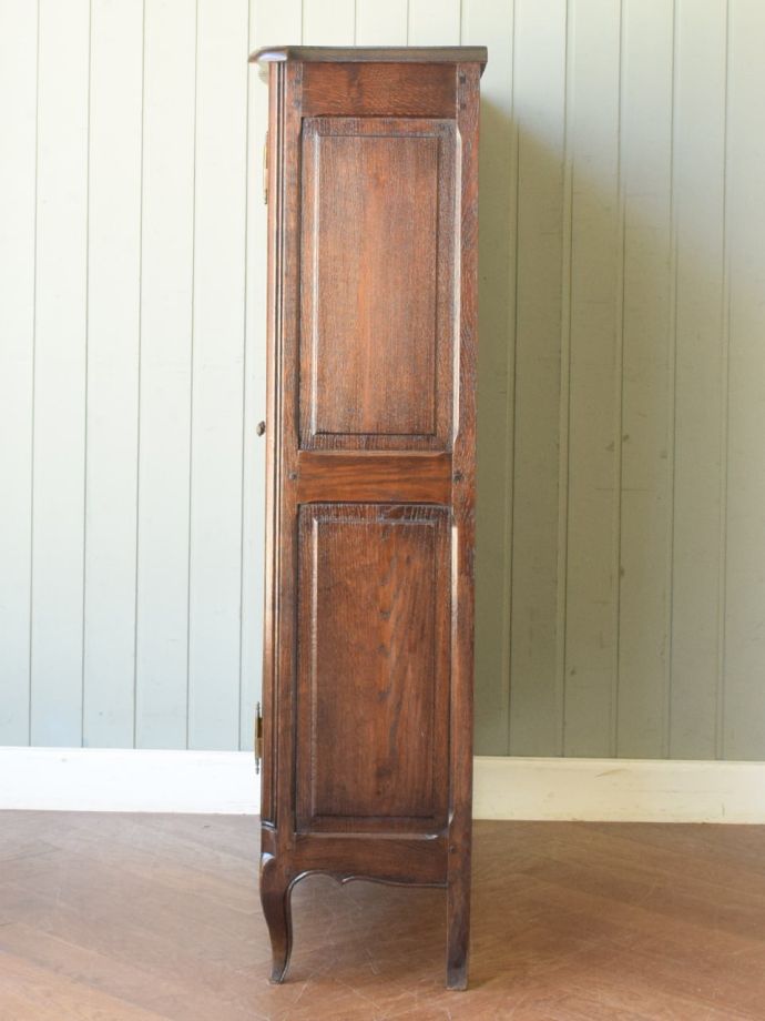 キャビネットの側面